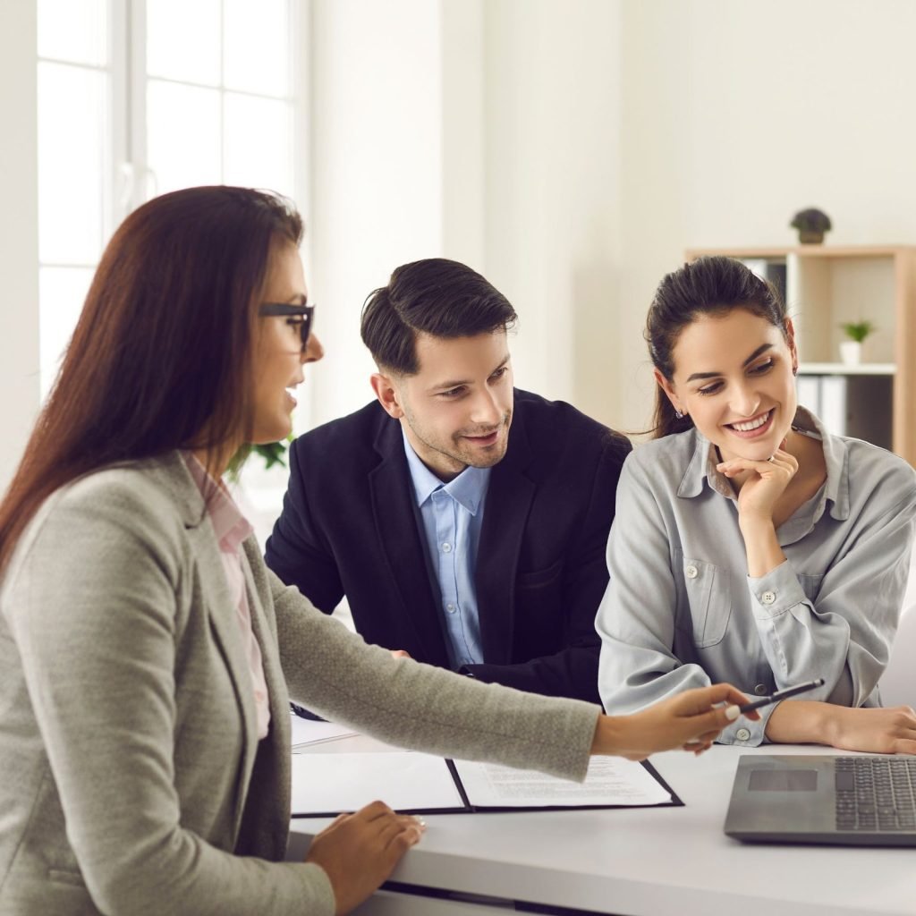 A detailed guide on how to become a property manager in Florida, covering licensing, education, experience, and business setup.